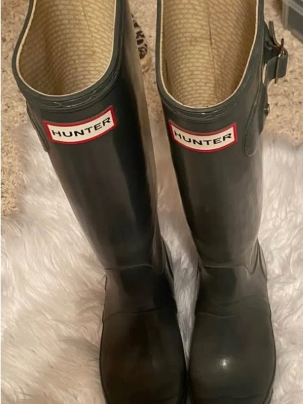 Hunter Gloss Tall Rain Boots in gray/ size 6